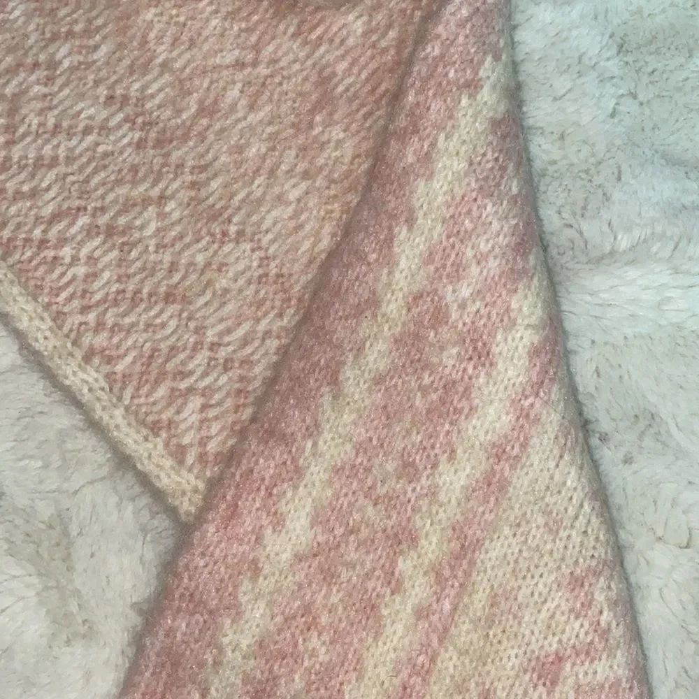 NWOT!âUniversalâThreadâ
Oblong Scarf! - Picture 3 of 6